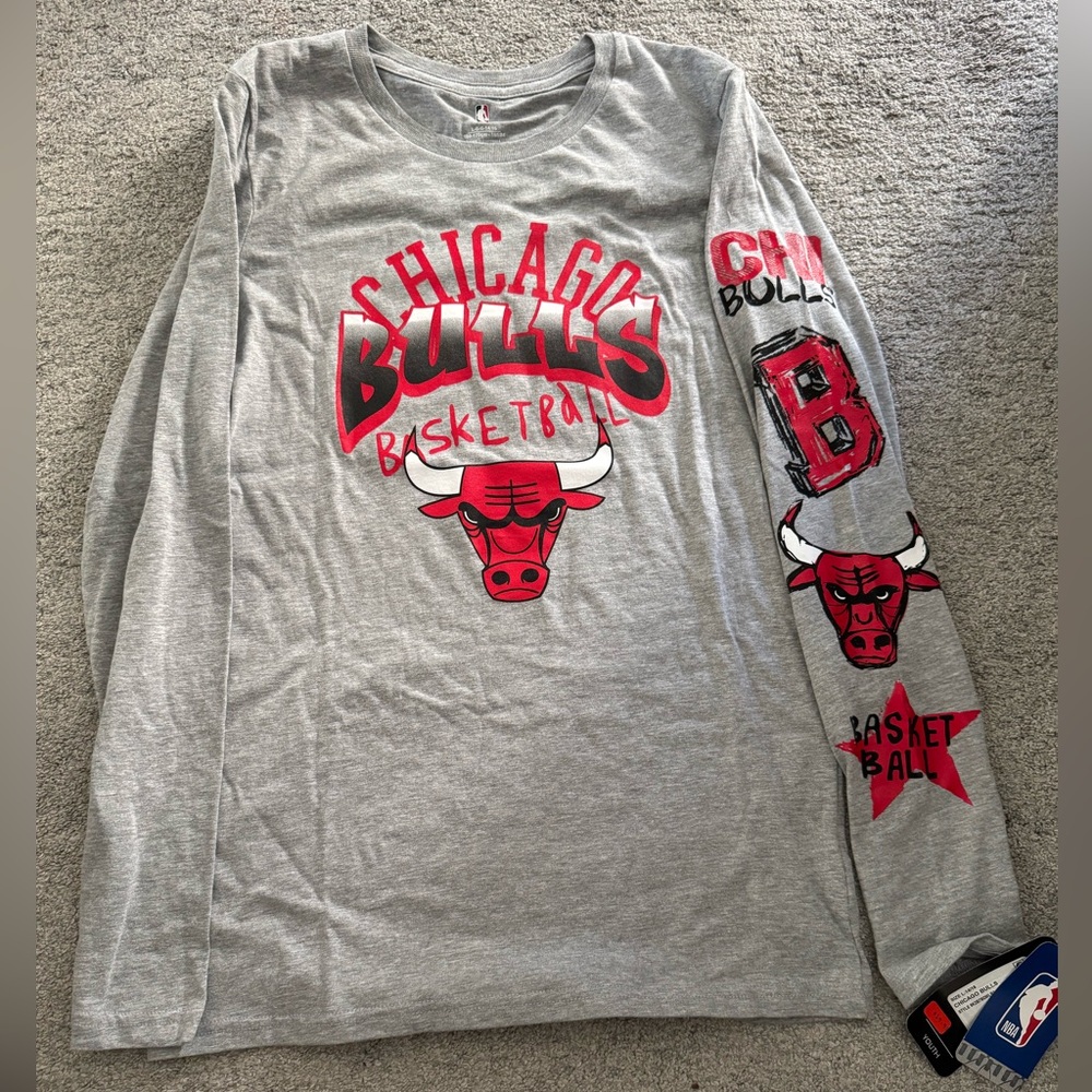 NBA Chicago Bulls Kids Gray and Red Long Sleeve Tee, NWT Youth M and L available